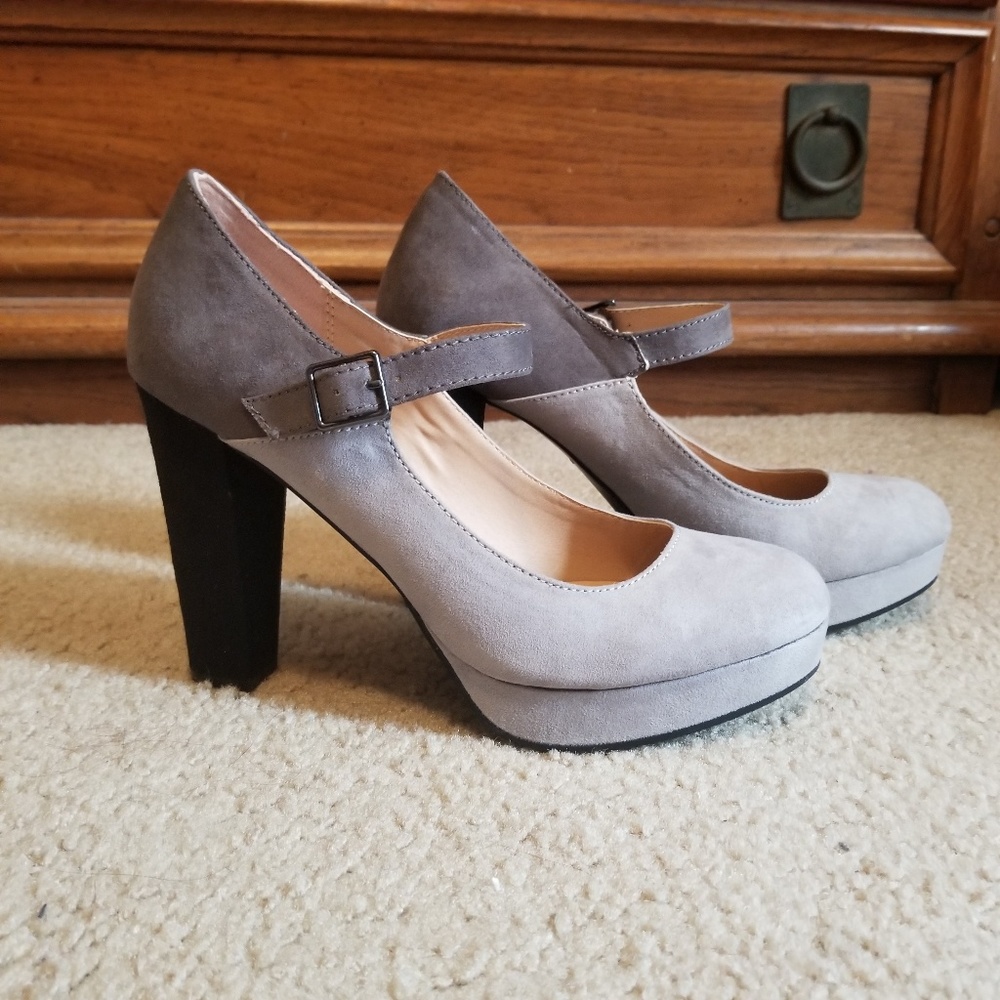 Like new - Candie's Gray and Black Heels - Picture 2 of 6
